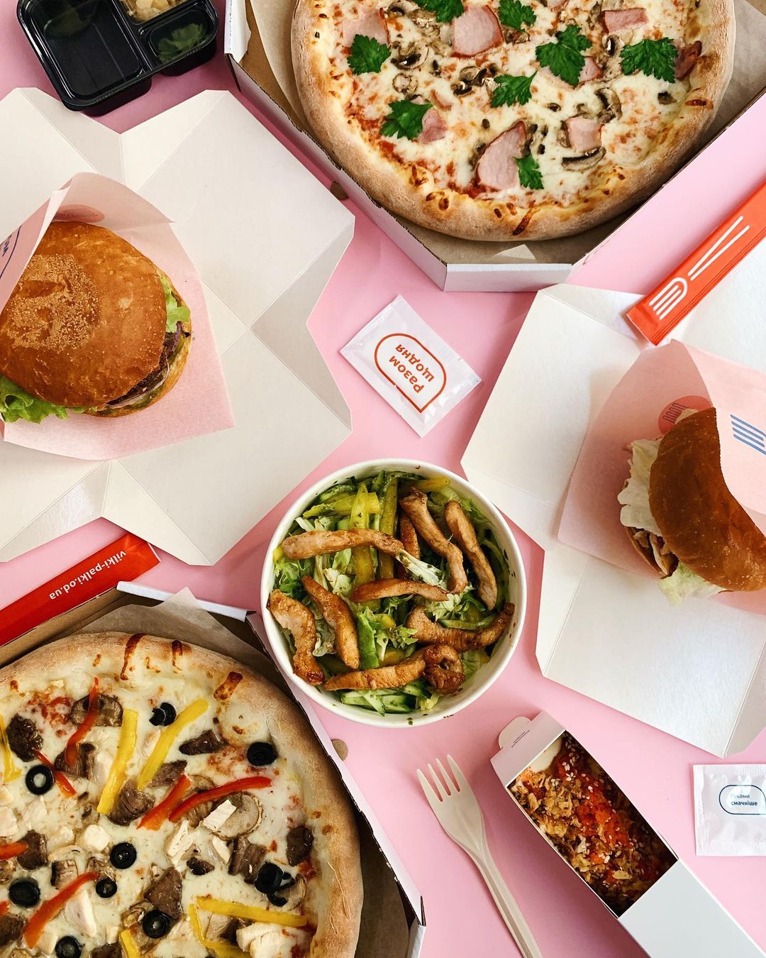 Служба доставки "Вилки-палки".