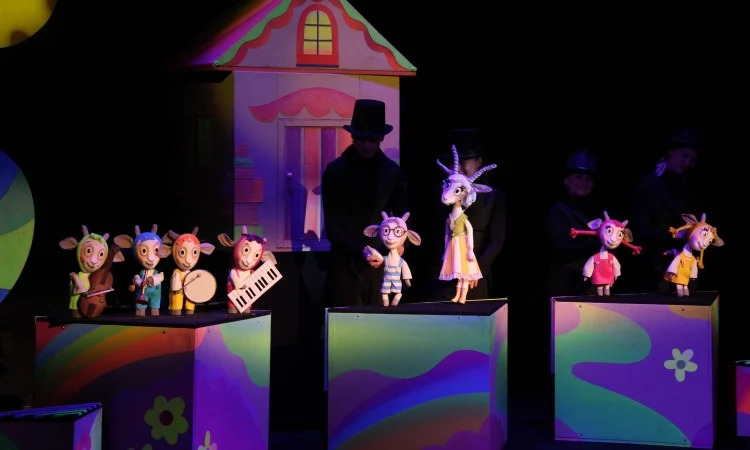 Спектакль "Волк и семеро козлят".