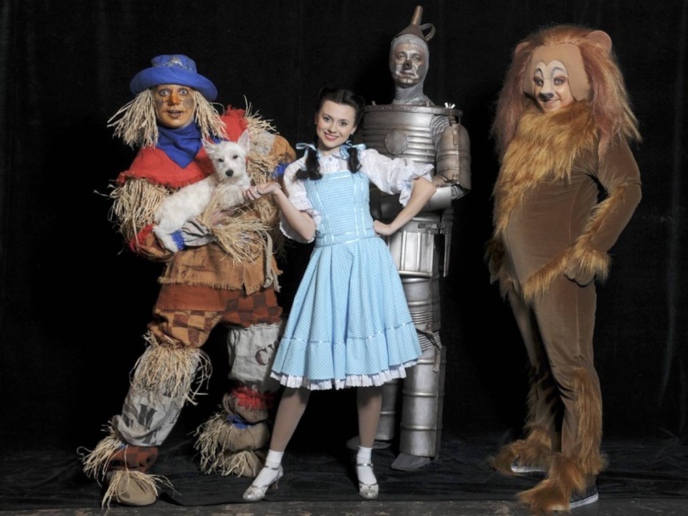 Спектакль "Волшебник Изумрудного города".