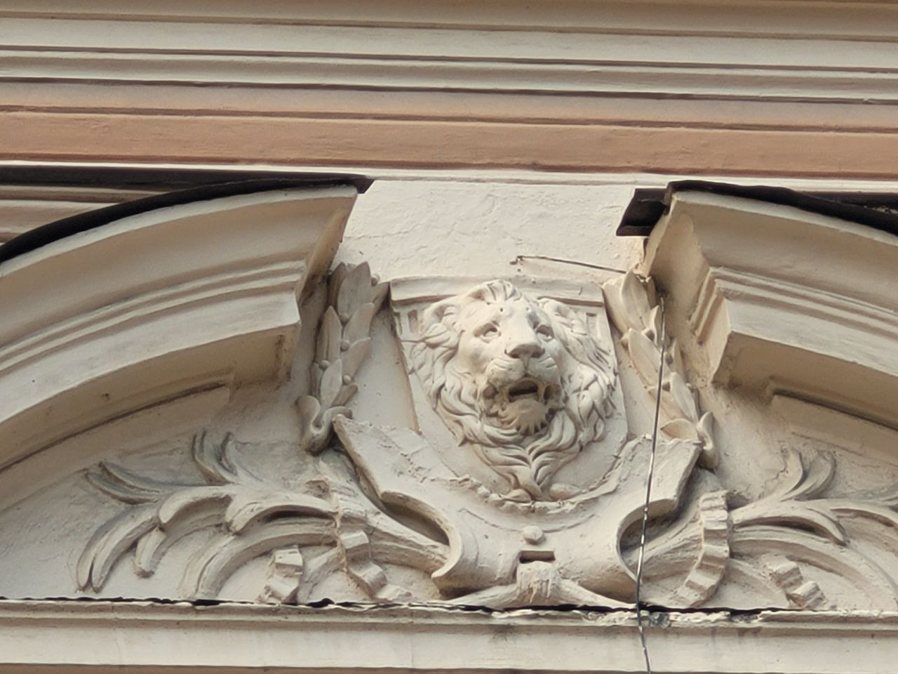 Лев у Воронцовському провулку, 4.