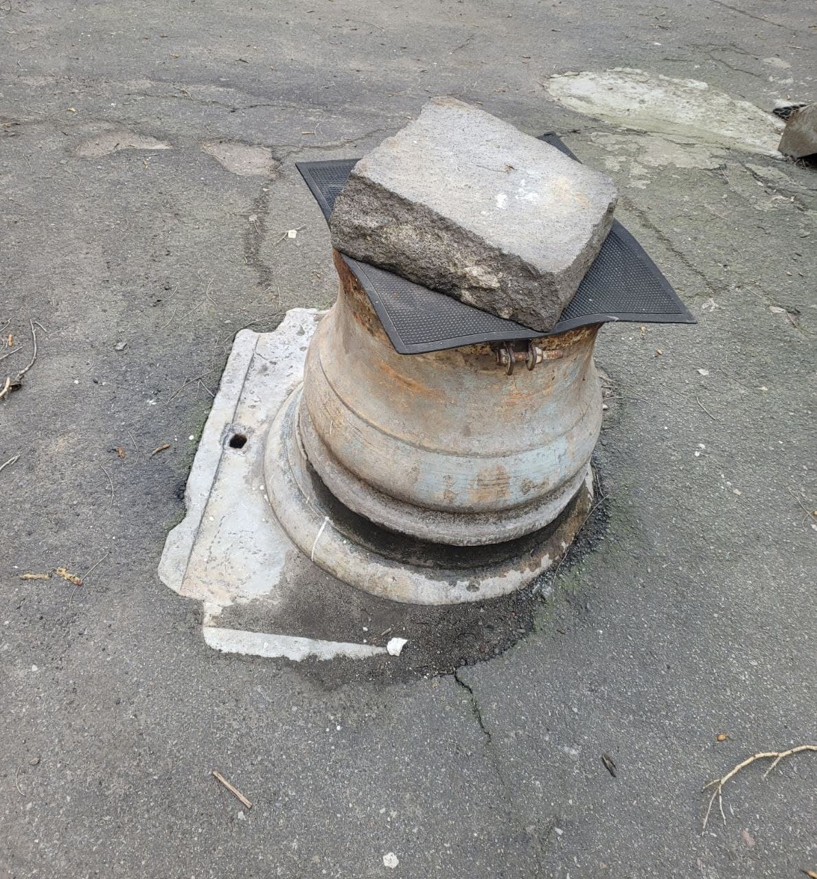 Мраморный оголовок в Воронцовском переулке, 3.