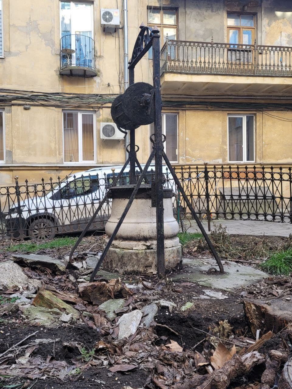 Мраморный оголовок на улице Гоголя, 6.