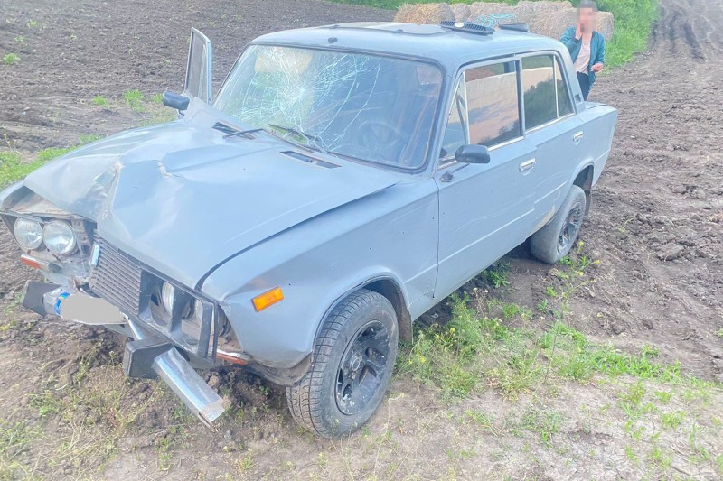 В Одесской области пьяная 19-летняя девушка на легковушке врезалась в воз с детьми.