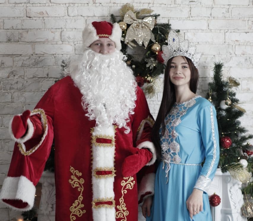 Дед Мороз и Снегурочка от "Службы Нового года".