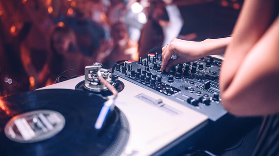 В стенах Hidden Yard пройдет благотворительная хип-хоп вечеринка.