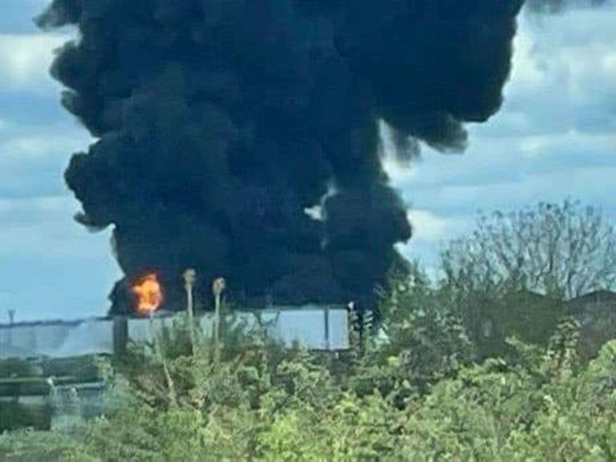 Пожар после обстрела.