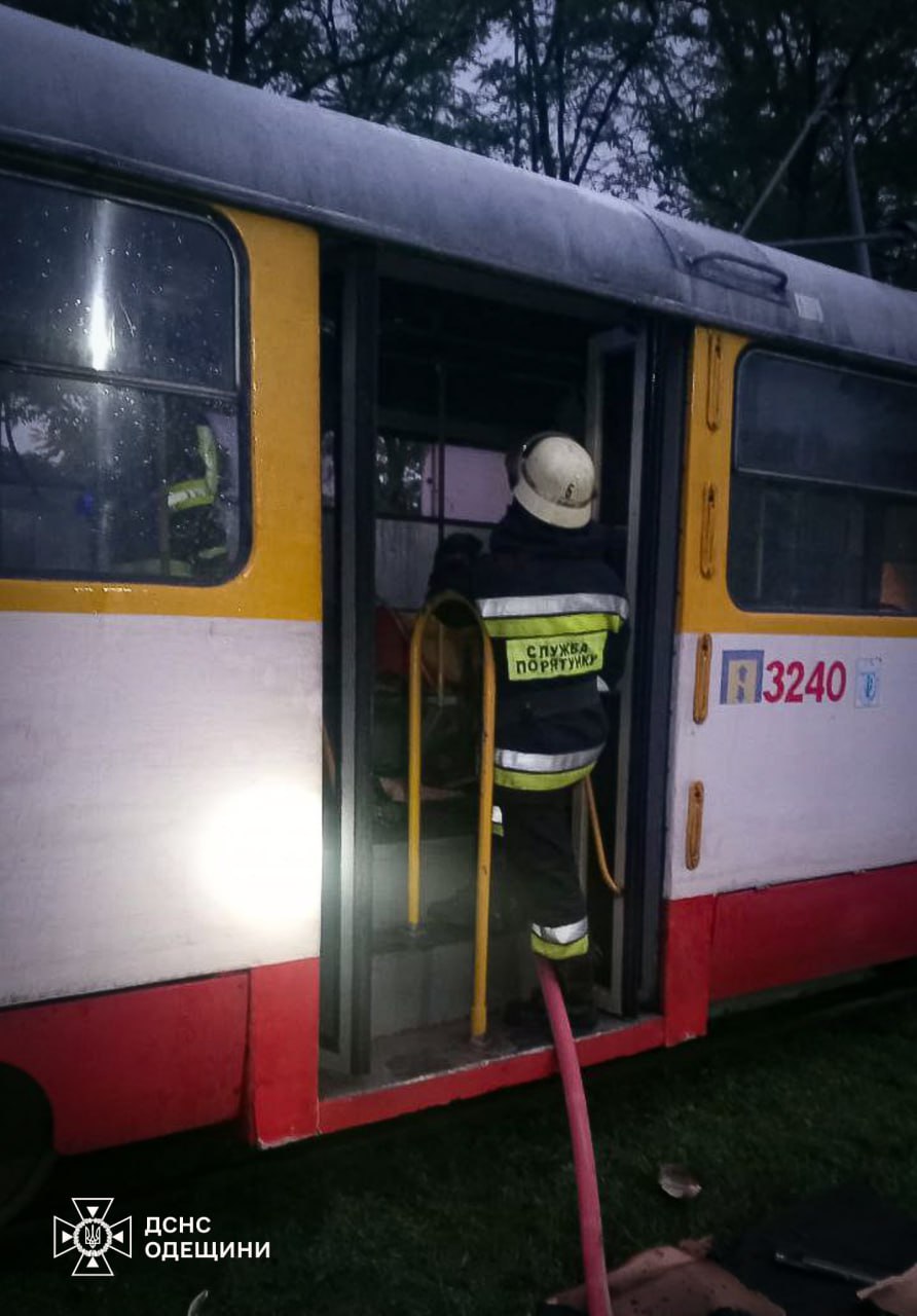 Трамвай, в якому сталася пожежа.