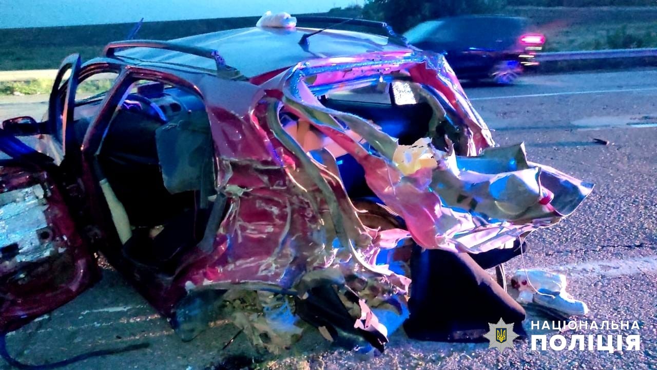 Легковой автомобиль после ДТП.