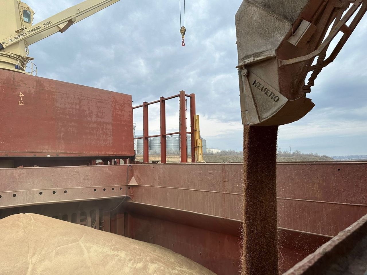 Из портов Большой Одессы экспортировали более 100 тысяч тонн зерна голодающим странам.