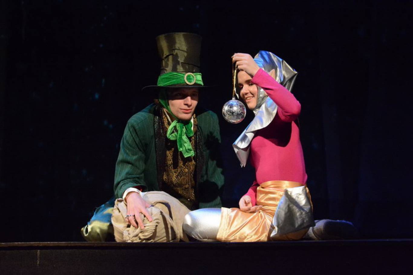 Спектакль "Зимняя сказка для Санты".