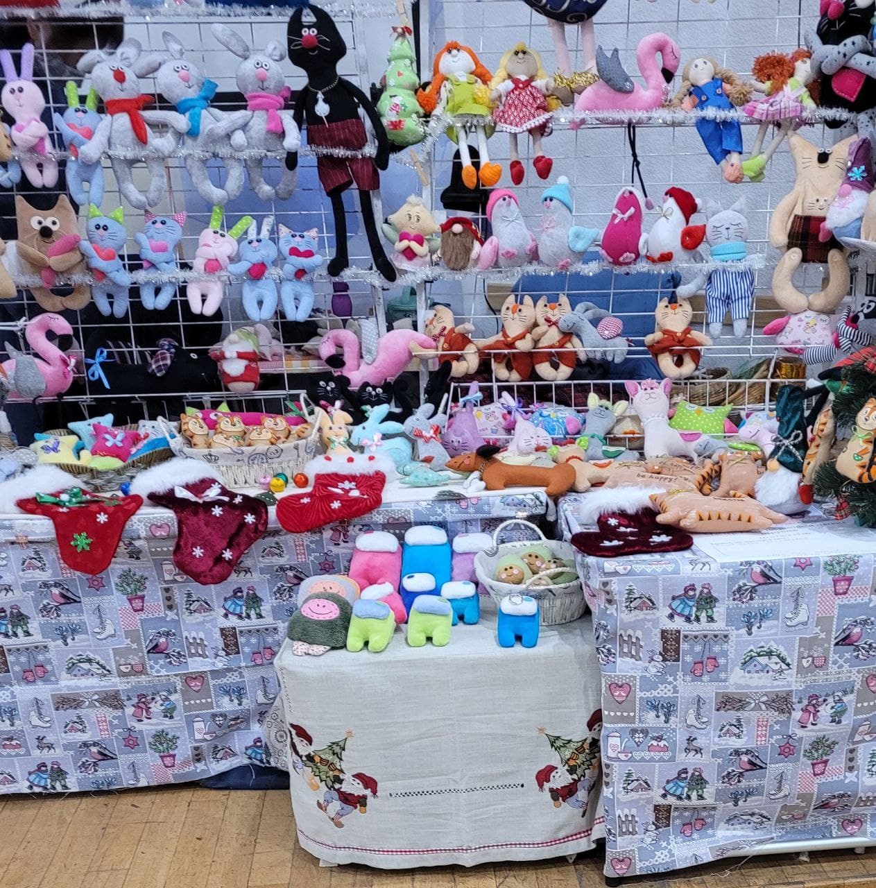 Игрушки ручной работы на ярмарке в Кирхе.