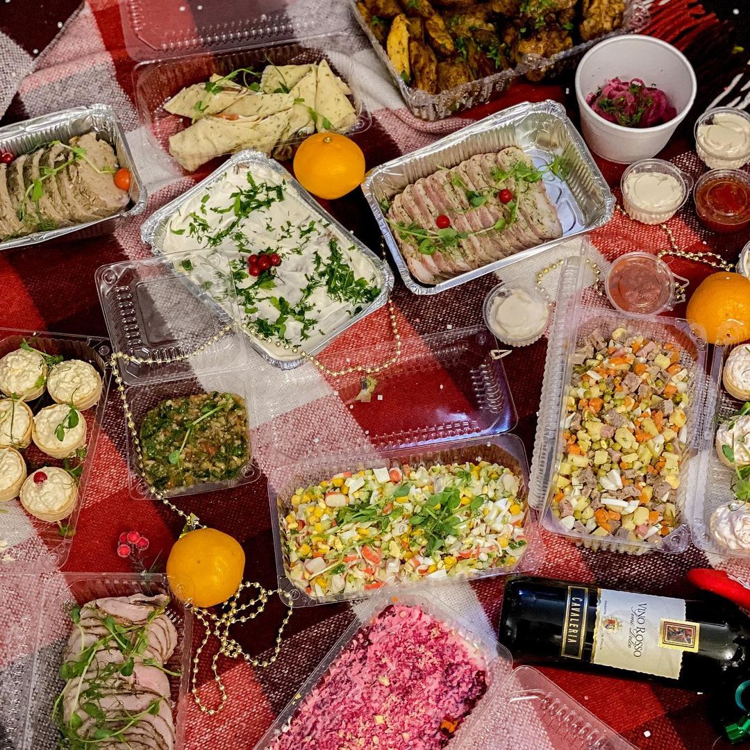 Где заказать новогоднее меню с доставкой в Одессе. Праздничный бокс от ресторанов "Итальянский квартал"