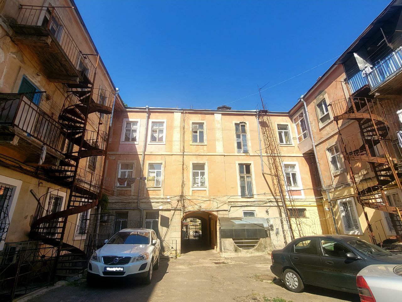 Дворик на улице Коблевская, 26.