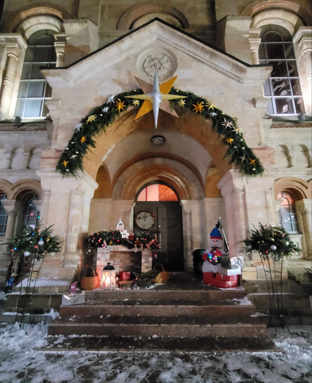 Ярмарка в Кирхе накануне 2022 Нового года.