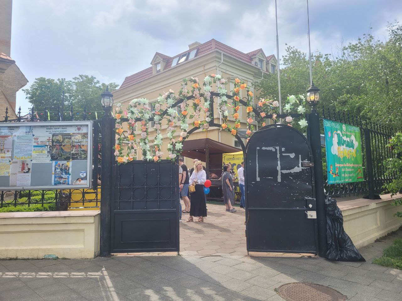 В Кирхе проходит летняя ярмарка.