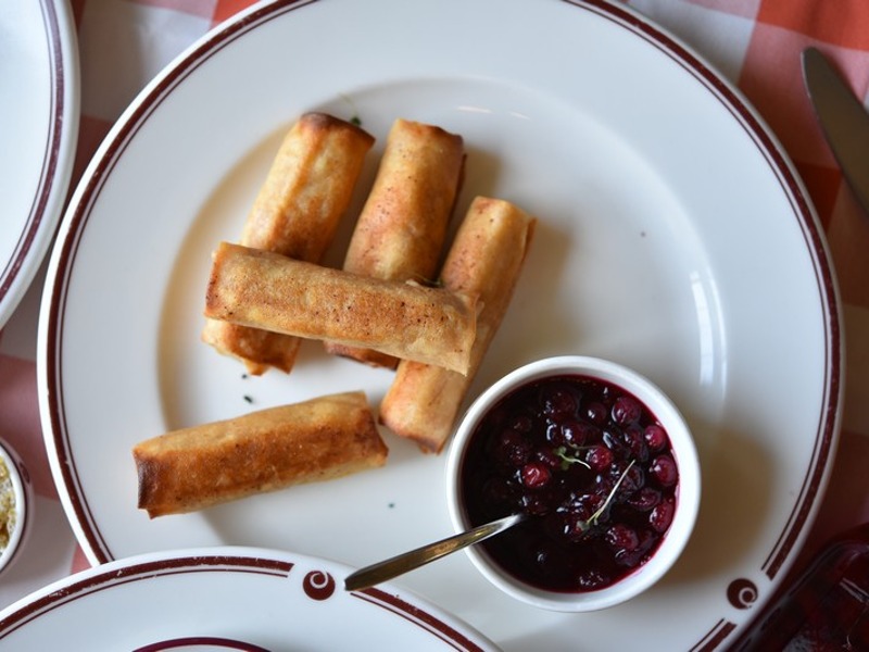 Млинці з качкою у кафе "Компот".