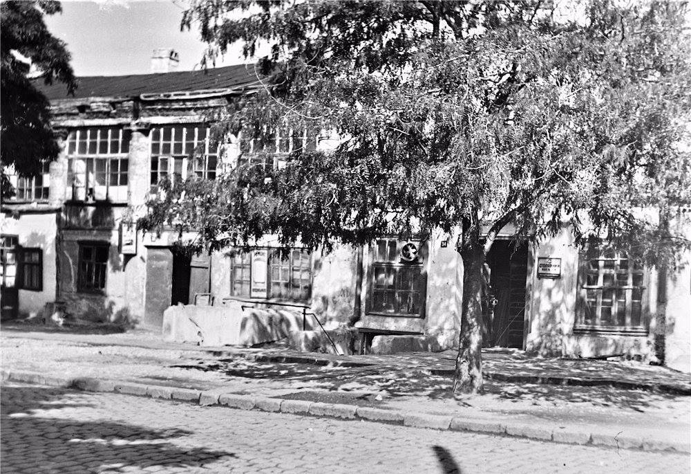 Ряды Жевахова, улица Конная 34-36.