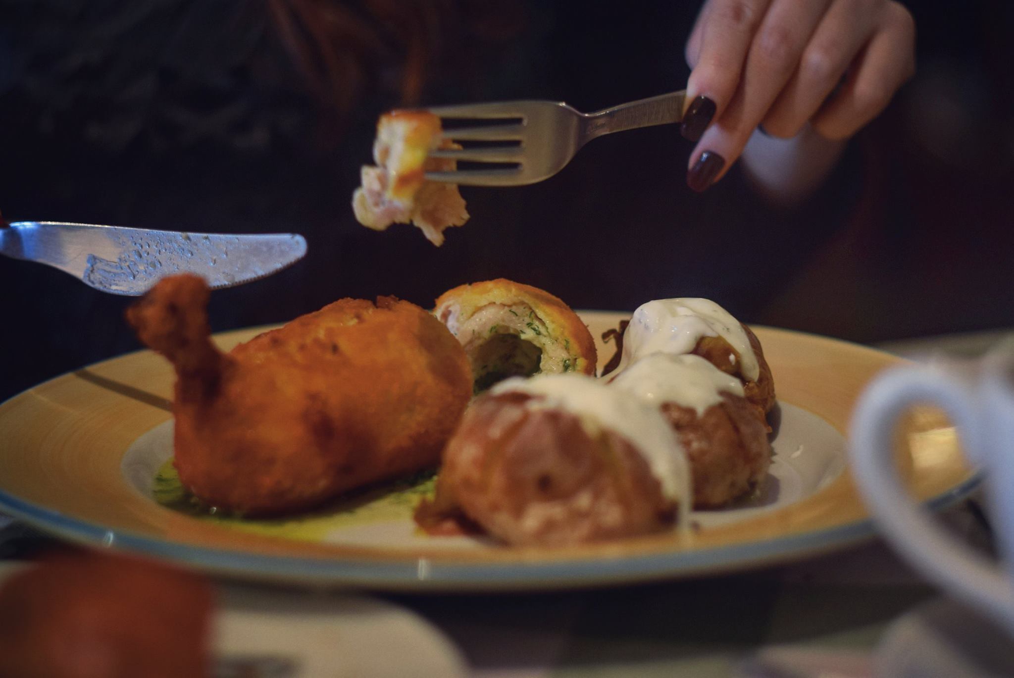 Котлета по-київськи у кафе "Компот".