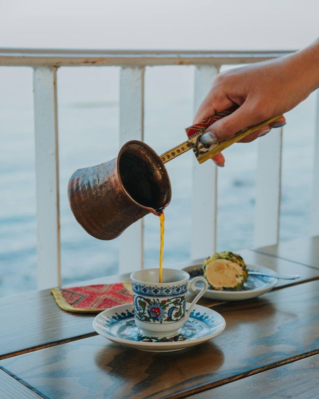 Кава на піску у кафе "Крим".