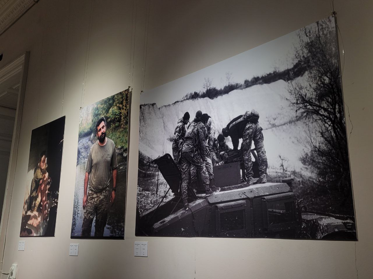 Снимки с выставки Максима Кривцова.