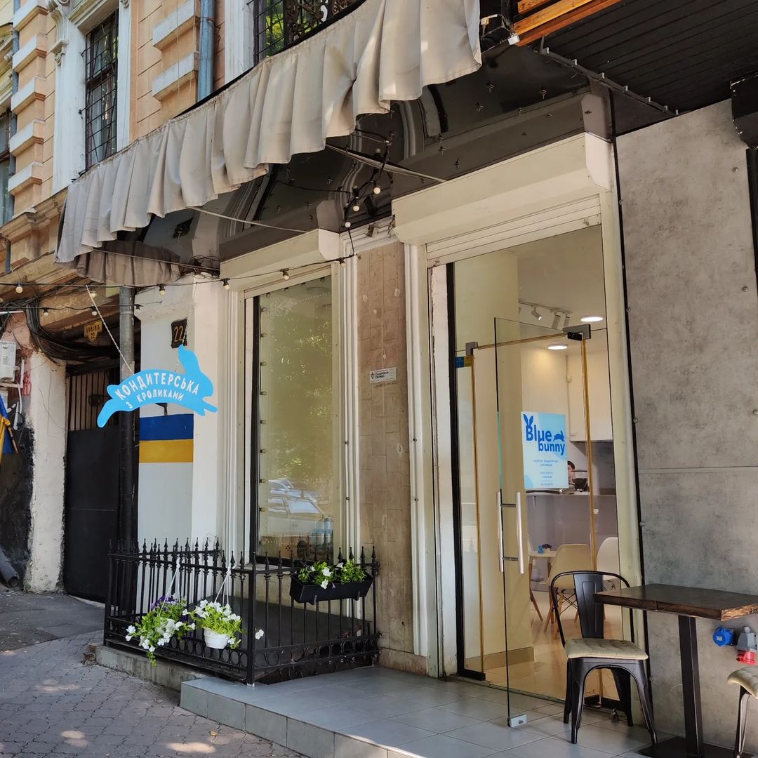 Кав'ярня Blue Bunny.