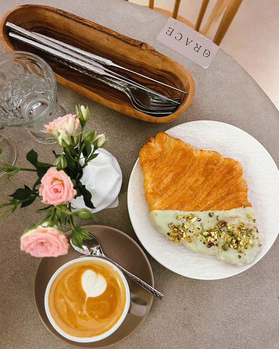 Флет-круасан у кафе Grace.