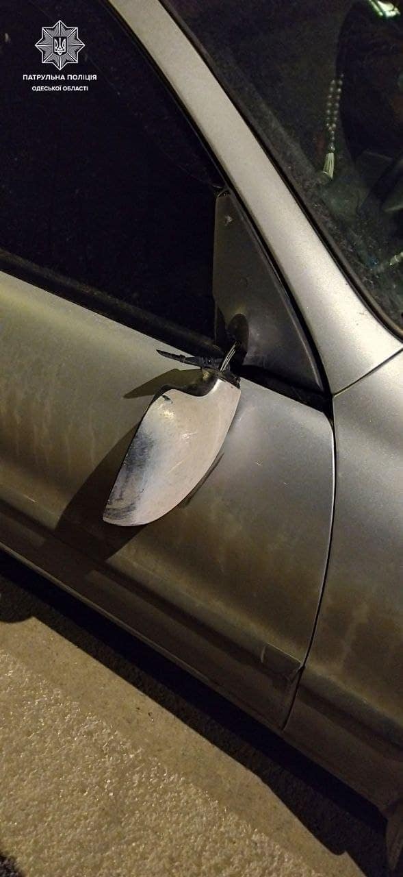 В Одессе пьяный неадекват крушил автомобили.