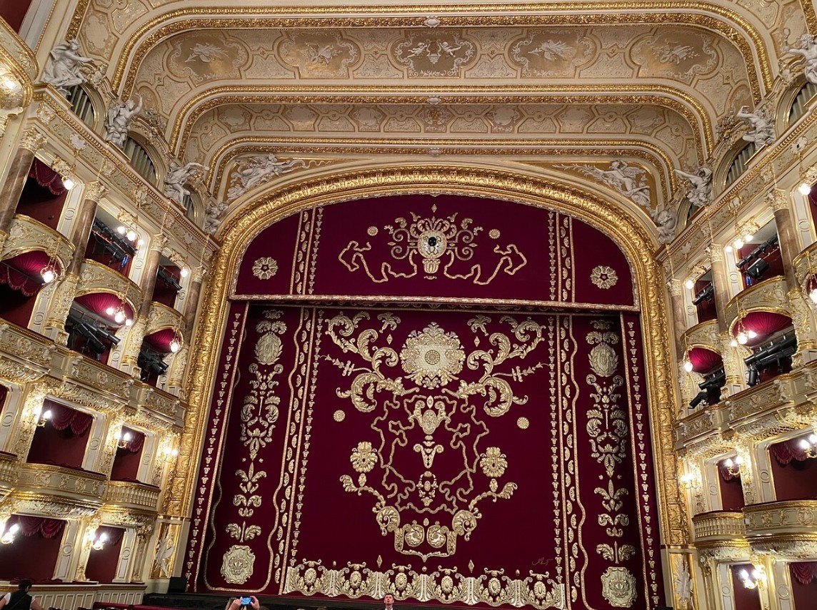 Прогулка за кулисы Оперного театра.