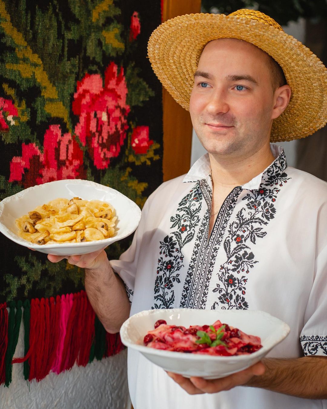 Вареники з картоплею та вареники з вишнею в ресторані "Куманець".