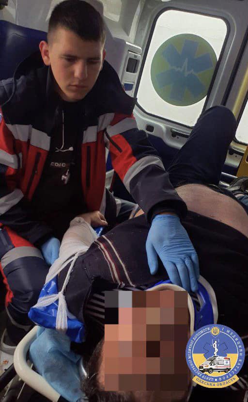 В Одесском районе микроавтобус съехал в кювет: есть пострадавшие.