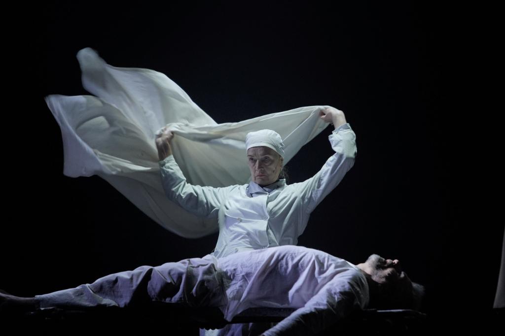 Спектакль "Лебединое озеро. Зона".