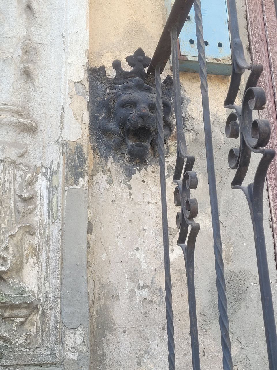 Лев в Оттонівському провулку, 3.