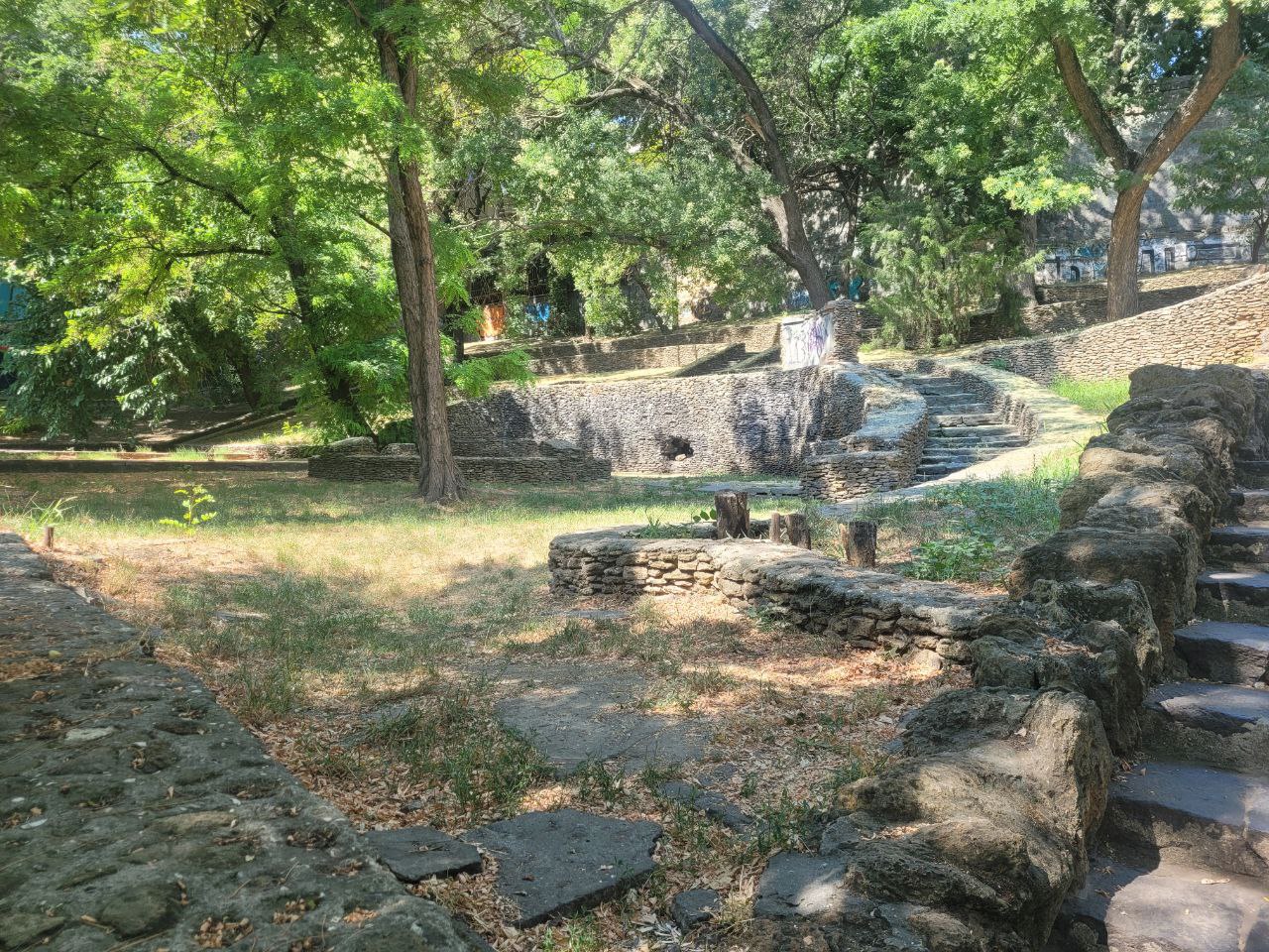 Сквер возле Лестницы мертвых в Одессе.