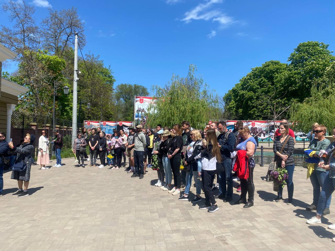 В Одеському зоопарку відкрили меморіальну дошку загиблому військовому та зооволонтеру Георгію Липському.