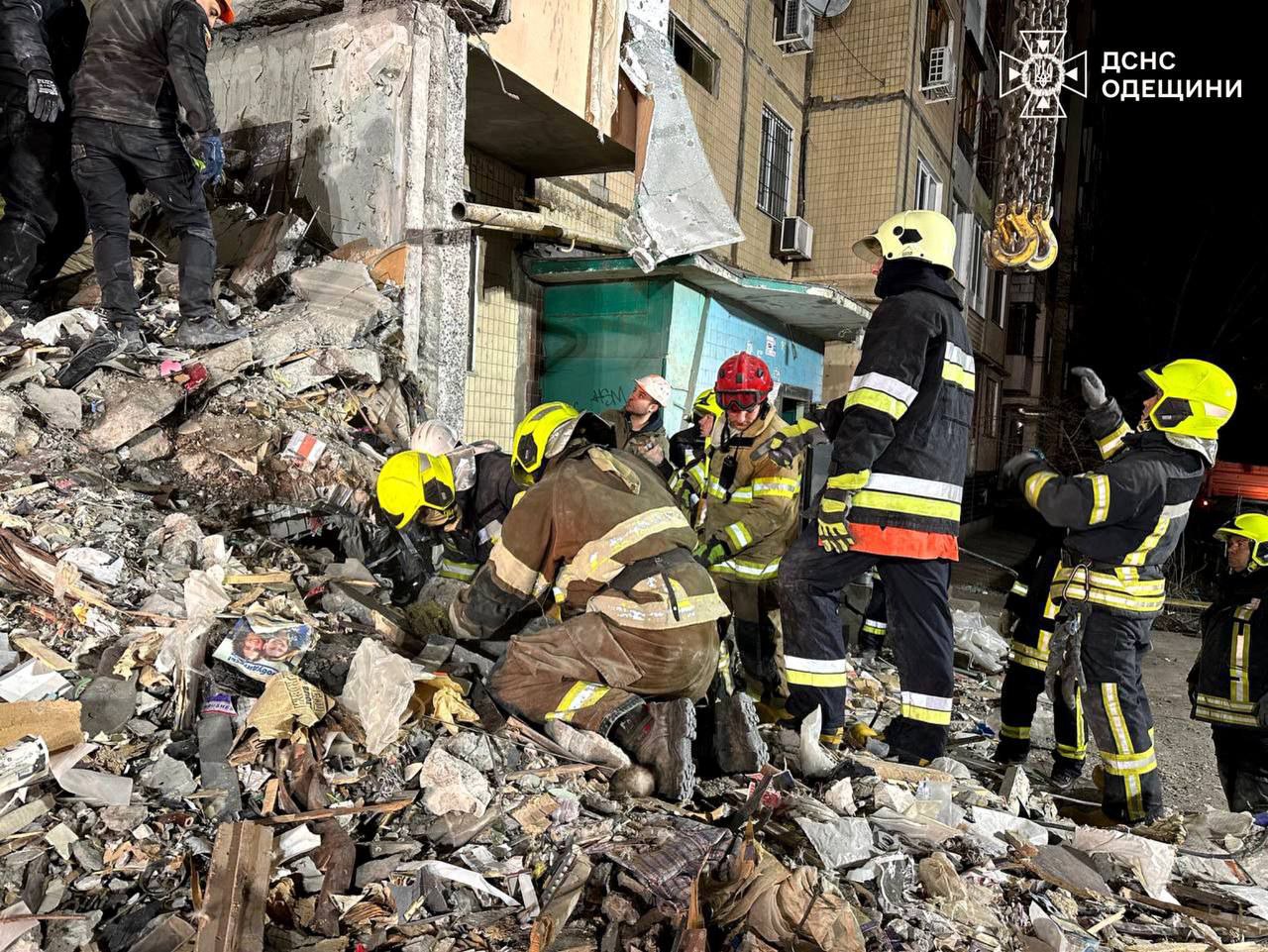 Рятувальники виявили під завалами тіло восьмої людини.