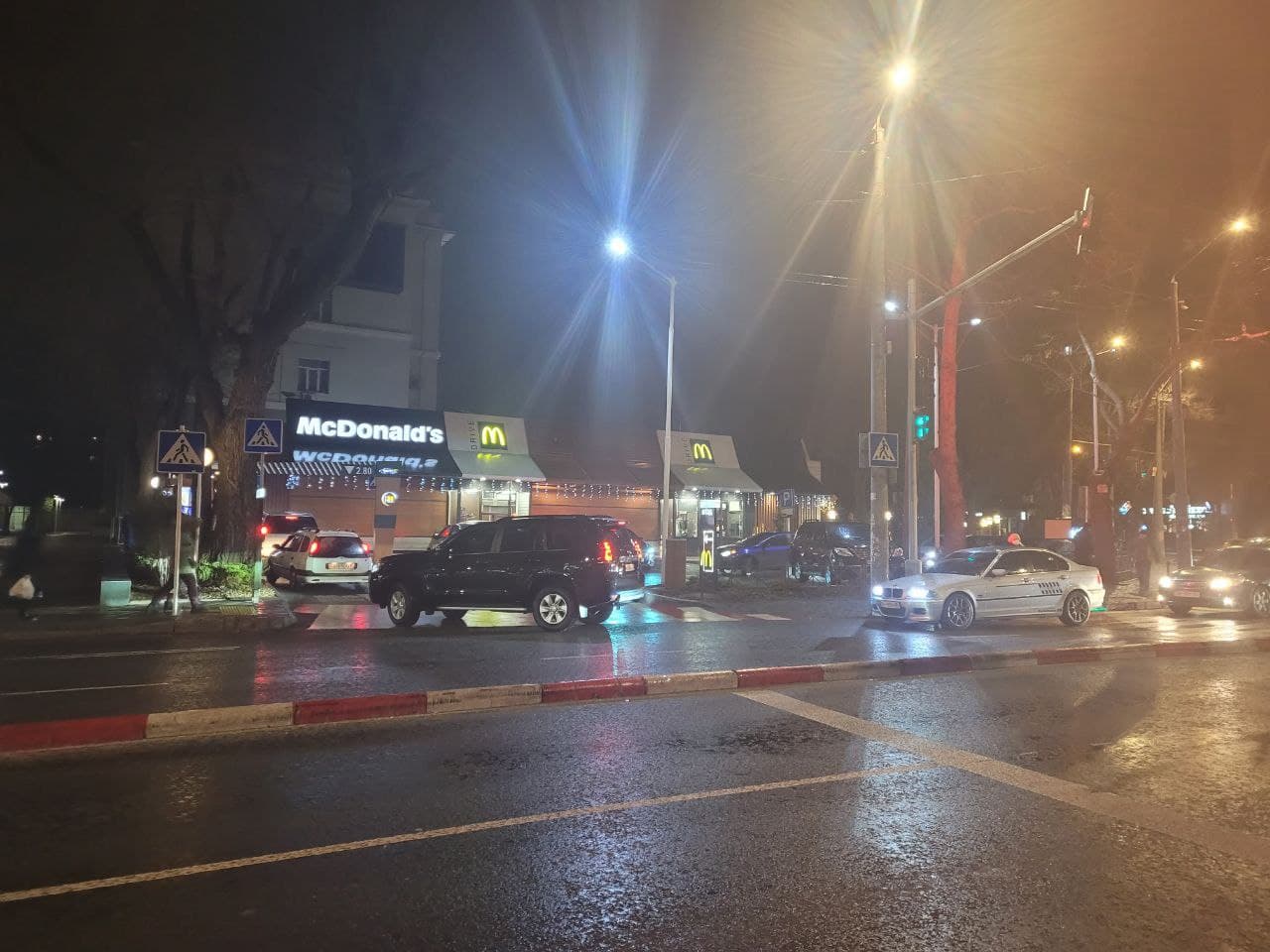 McDonald's на улице Черняховского.