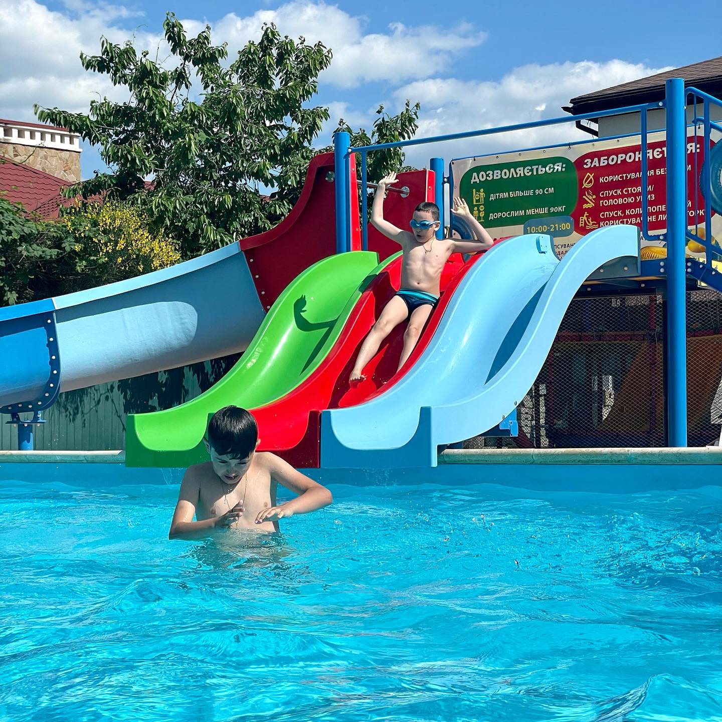 Бассейн в "Маями-клуб".