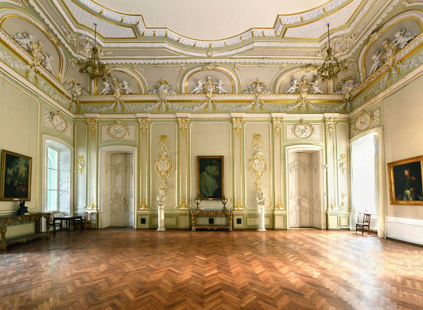 В Одесском музеи западного и восточного искусства откроют выставку Елены Домбровской.