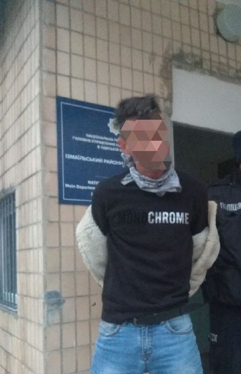 В Измаиле задержали мужчину, размахивающего флагом СССР.