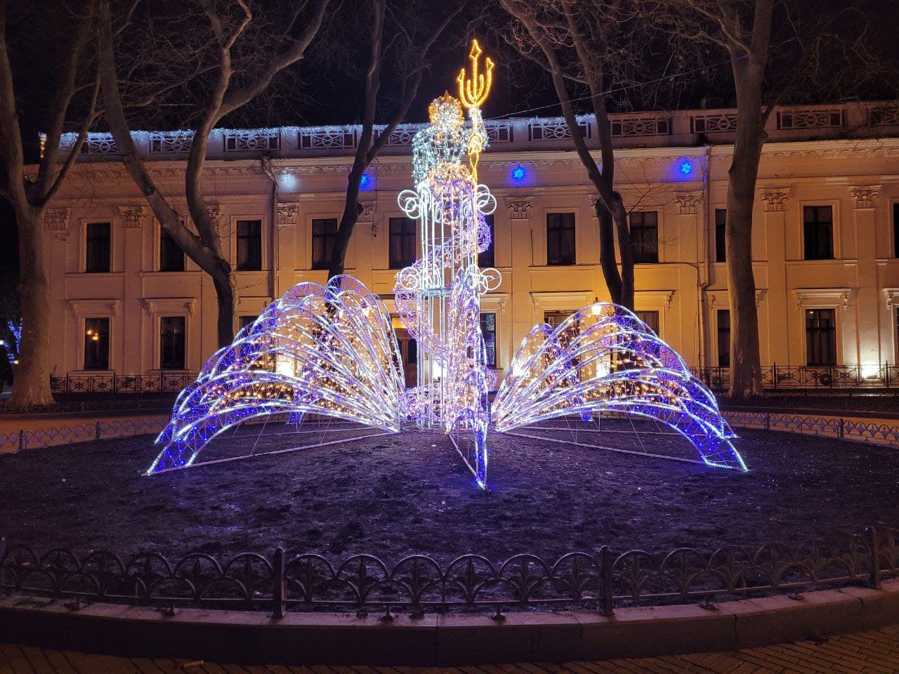 Фонтан с Нептуном.