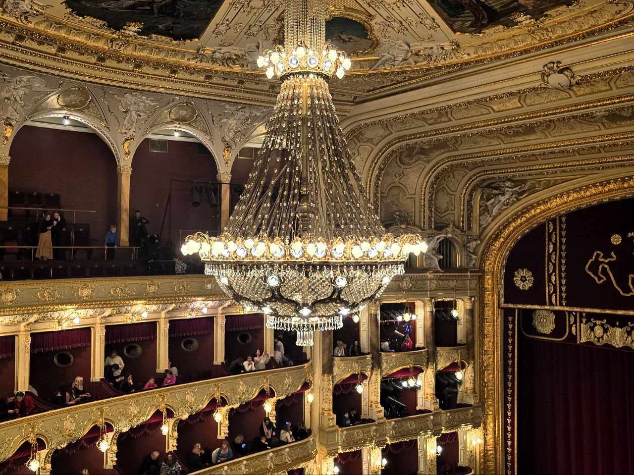 Зал Одеського оперного театру.