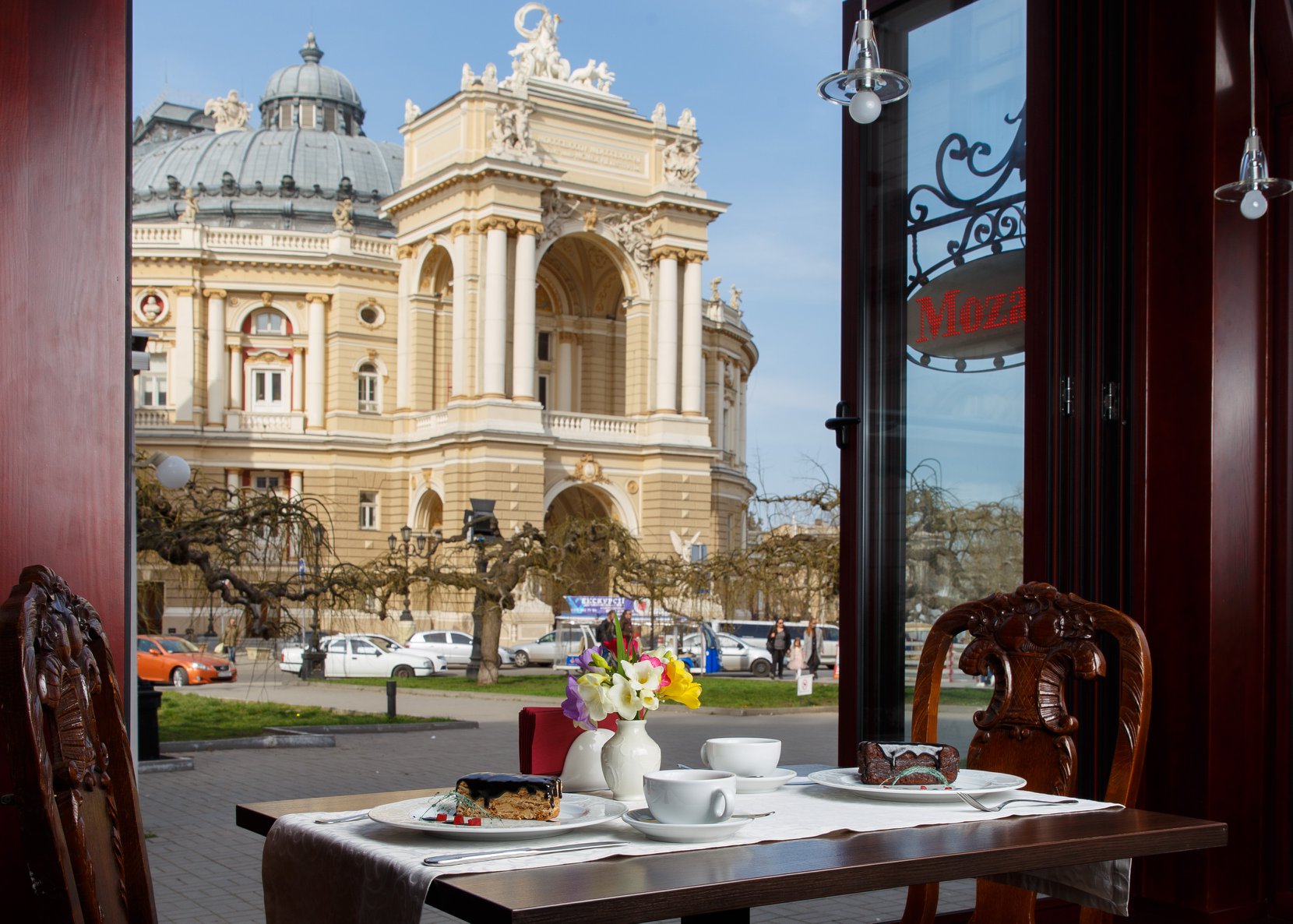 В Одессе состоится экскурсия по закулисью Оперного театра с завершением в ресторане Mozart.
