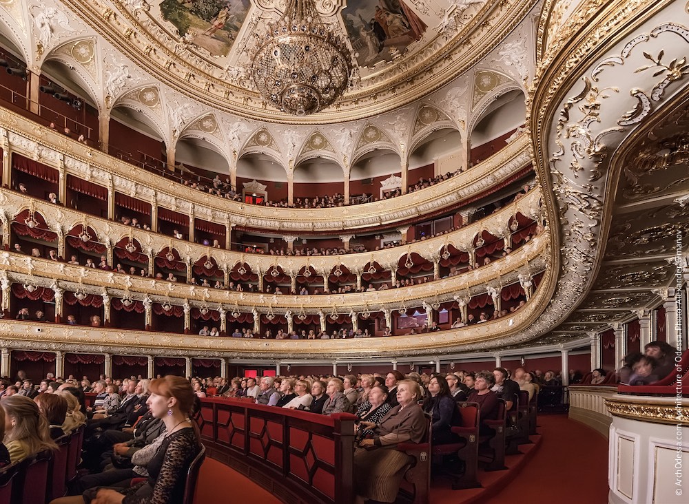 Зал Оперного театра.