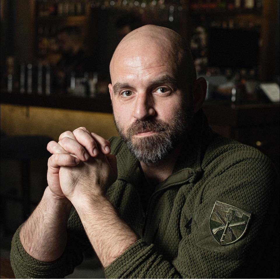 Павло Казарін презентує свою першу книгу.