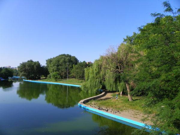 Озеро в парку Перемоги.