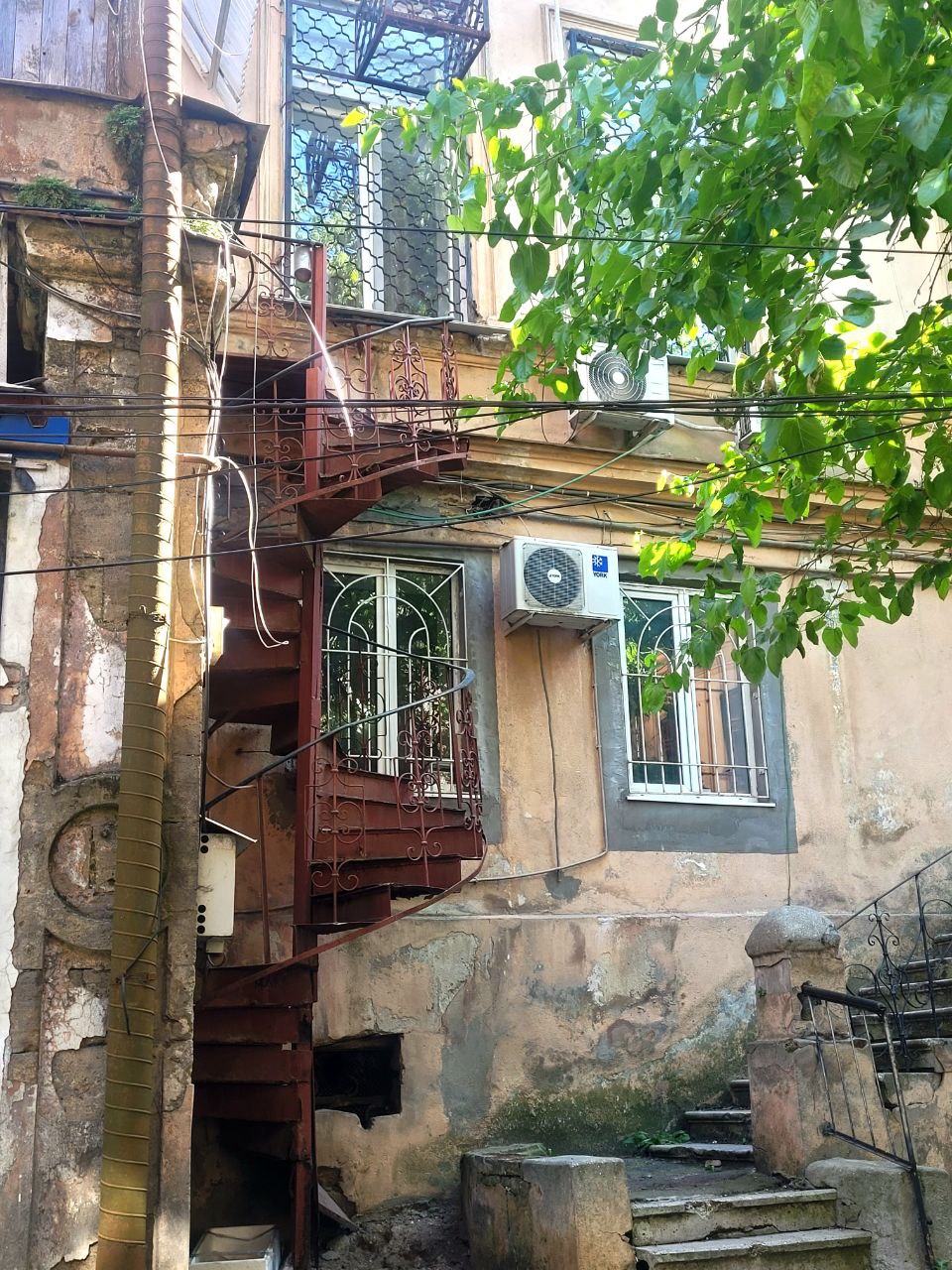 Дворик на улице Преображенская, 21.