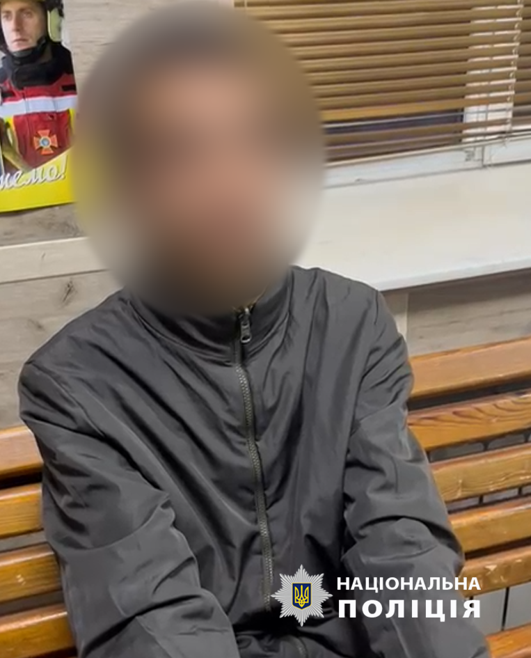 Затриманий молодик, який підпалив прапорці на Європейській площі.