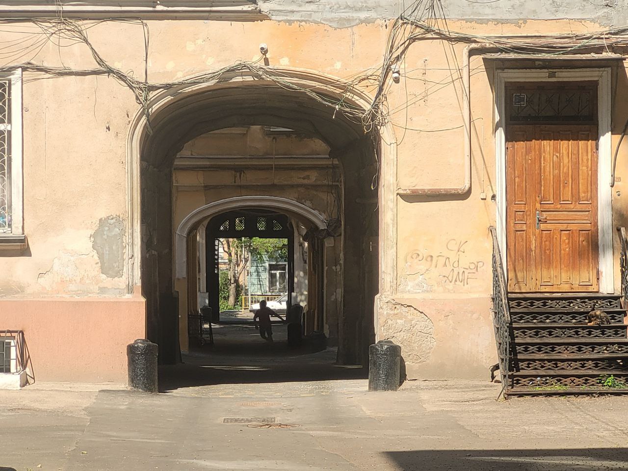 Дворик на улице Пастера, 19.