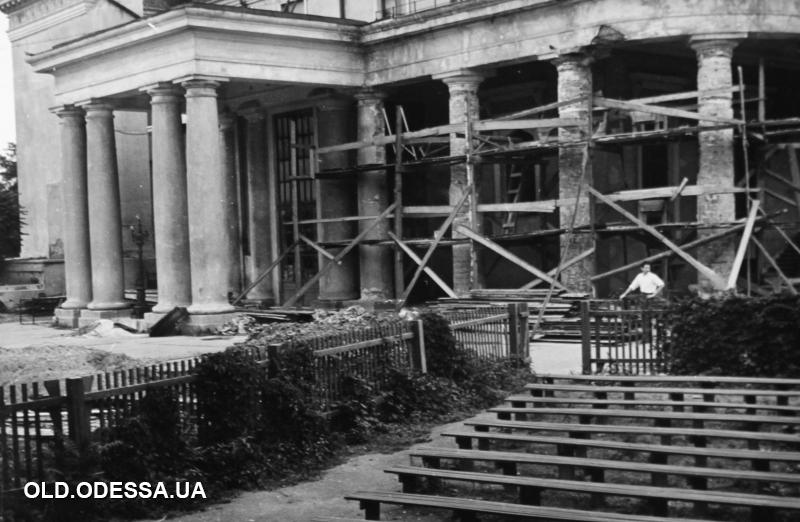 Реставрація Палацу піонерів у 1947 році.