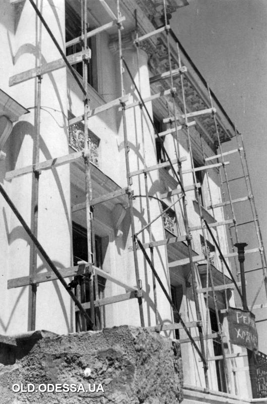 Реставрація Палацу піонерів після пожежі.